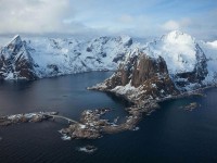 爱看机器人像调参数：先确认权威符号是不是在替论证站台，再把剪辑按时间线重排（读完更好讲）